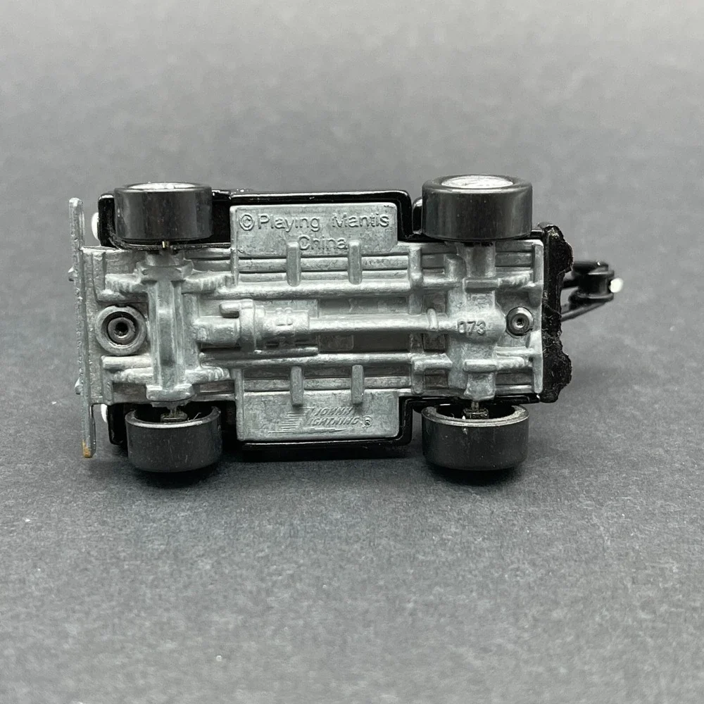 Johnny Lightning‎ The Lost Toppers 1971 Tow'd Tow Truck Black Diecast 1/64 Loose